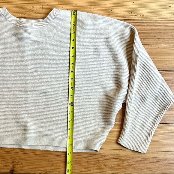 H&M cropped textured knit dolman sleeve sweater. Size S. - Picture 6 of 8